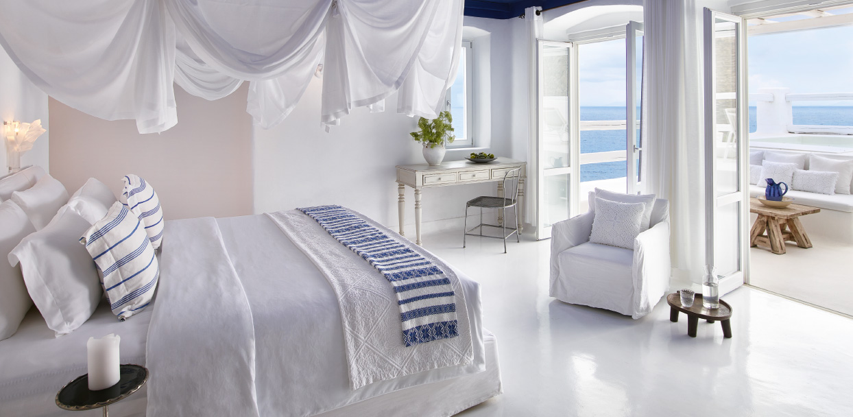 6-royal-mansion-bedroom-sea-view-in-mykonos-cyclades